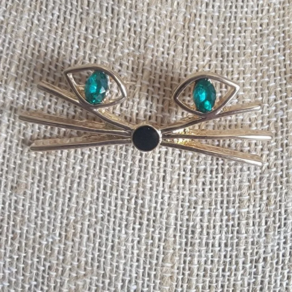 Green Eyed Cat Face Brooch - Picture 3 of 4